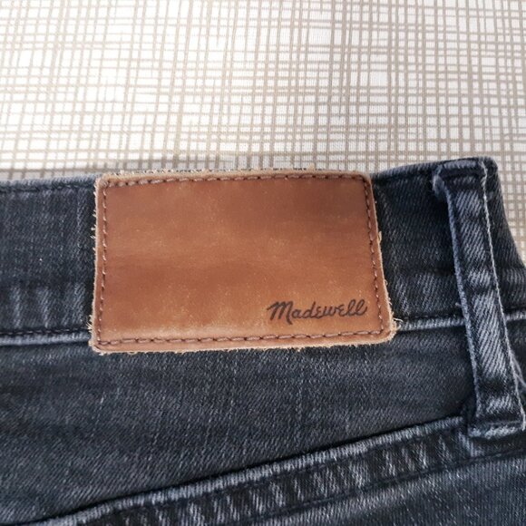 Madewell Women's Jeans Size 26 Black 9" High Riser Skinny Distressed Raw Hem - Picture 7 of 16